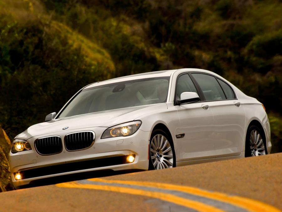  BMW 750Li 2008 года  (US) (фото 12 из 16)